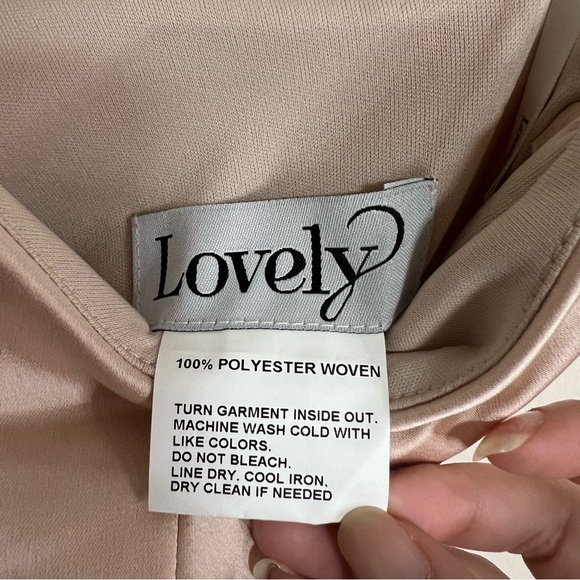 NWT LOVELY Shirred One-Shoulder Satin Trumpet Dress - Picture 5 of 7